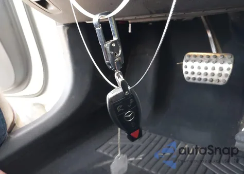 2015 Mercedes-Benz C 300 4Matic/Luxury 4Matic/Sport 4Matic z USA, uszkodzony, nr VIN 55SWF4KB9FU063301